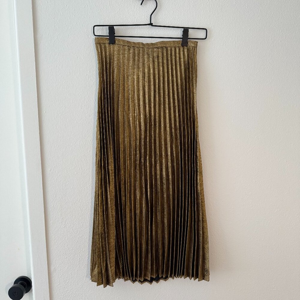 Banana Republic Factory - Gold Lamé Pleated Skirt, NWT